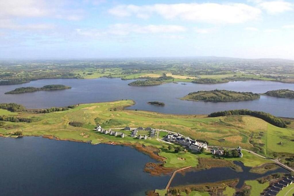 Dovecote Lodge On The 5 Star Lough Erne Resort Ballycassidy Exterior foto